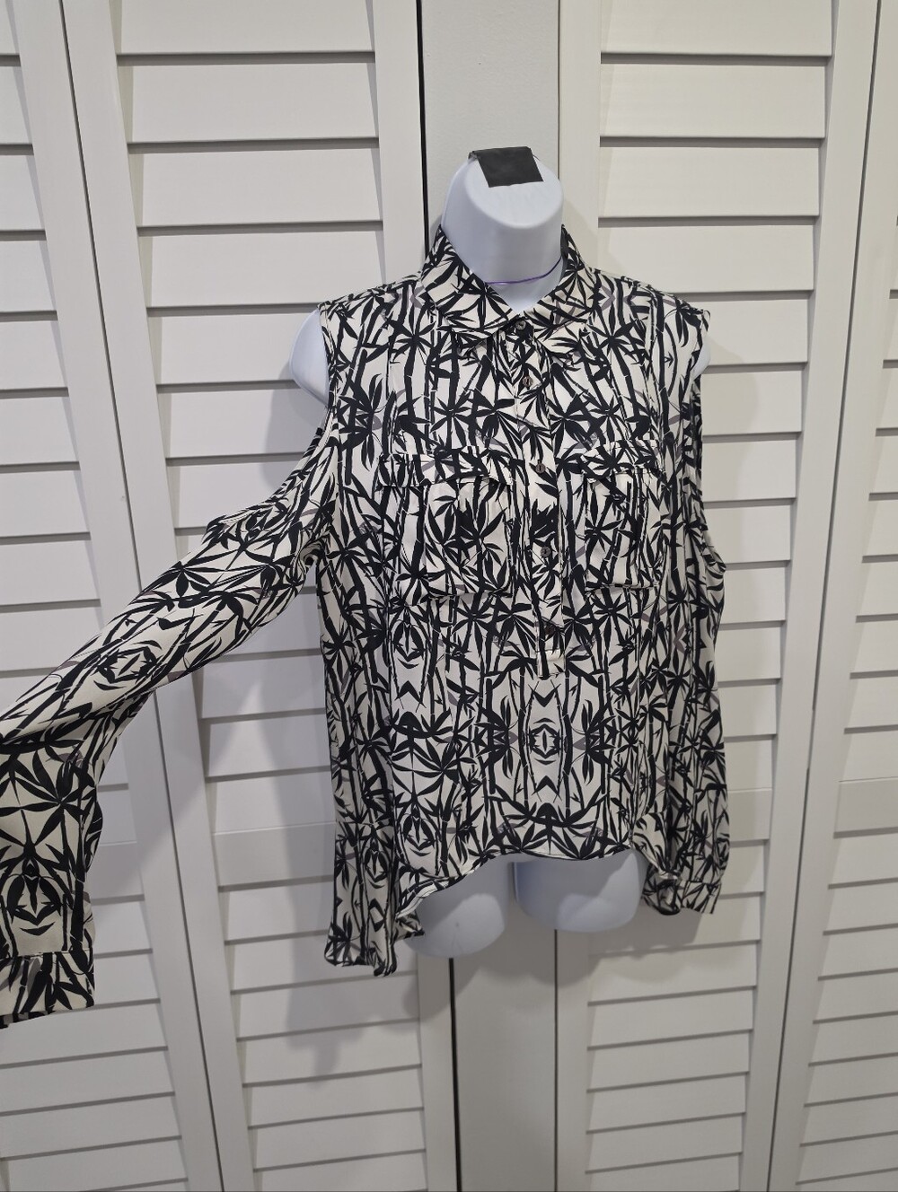 Nicole Miller Artelier 100% Silk - Cold Shoulder Blouse - Asymmetric Hem Sz. M